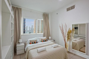 Amazing 2 Bedroom in Marina with free Parking
